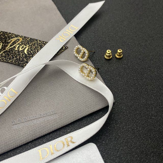 Dior飾品 迪奧經典熱銷款金色鑲嵌珍珠925銀針耳釘耳環  zgd1441